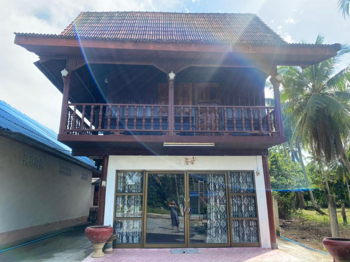 Reindeer House Wat Chedi 4 People Hotel Sichon Exterior photo